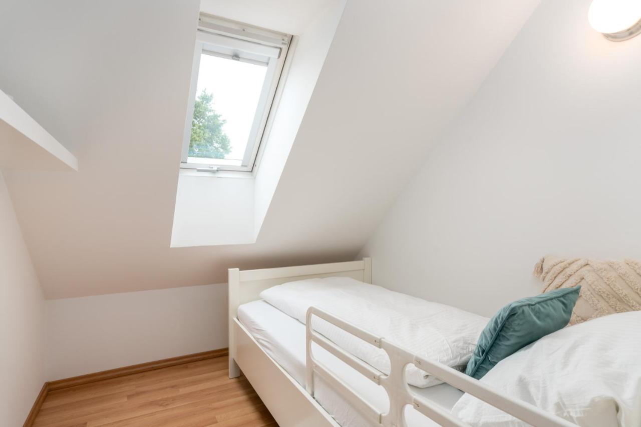 Veens Crew Home 7 Pax Dreieich Exteriör bild